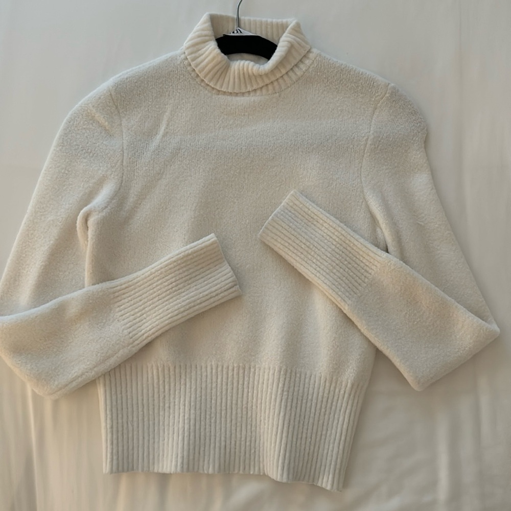 Zara Stretchy White Turtleneck Mock neck Sweater